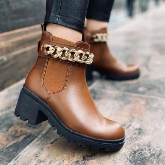 Shoes - Women’s Tan Chain Decor Platform Chelsea Boots